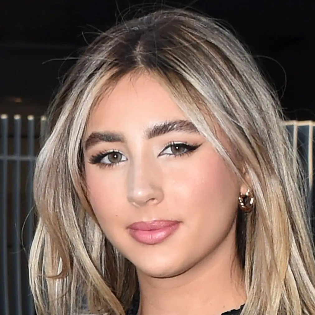 اسکارلت رز استالونه